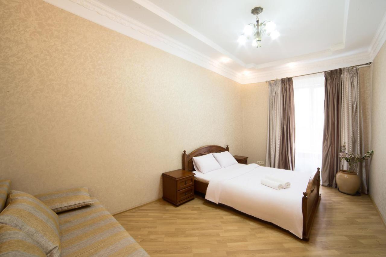 Apartment On Virmenska 3, With 2 Separate Bedrooms Lvov Exteriér fotografie